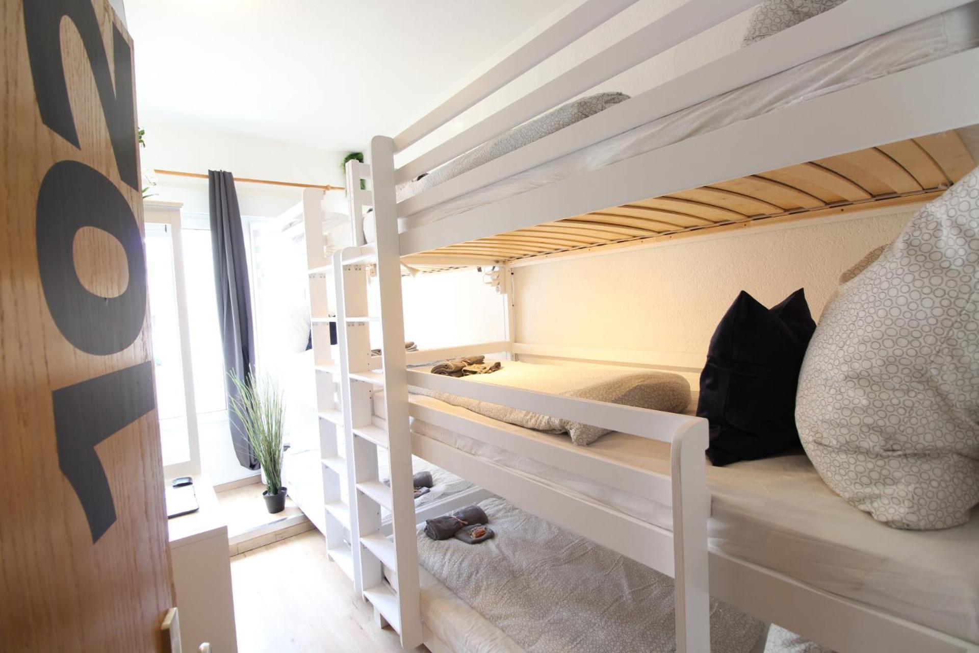 Zentrum - Komplettes Zimmer, Hochbett, Android Tv & Eigenem Bad - Perfekt Fuer Familien & Gruppen *