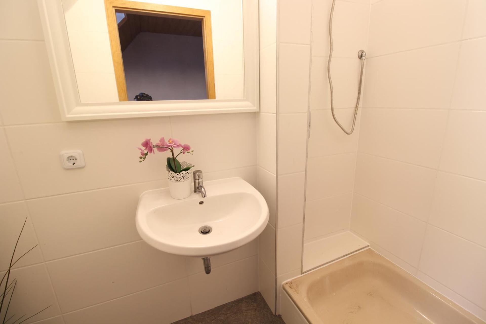 Zentrum - Komplettes Zimmer, Hochbett, Android Tv & Eigenem Bad - Perfekt Fuer Familien & Gruppen * Ulm